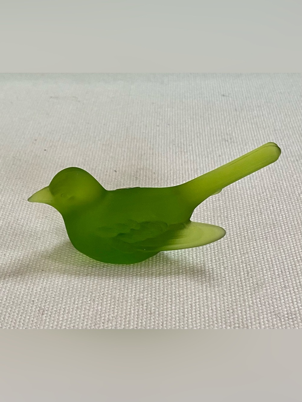 Vtg 1930s Westmoreland Green Mist Satin Glass Bird Wren Figurine - Picture 2 of 7